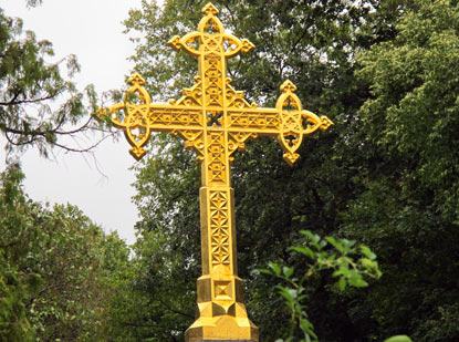 Wanderung Burgensteig: Das Wahrzeichen von Jugenheim: Das Goldene Kreuz