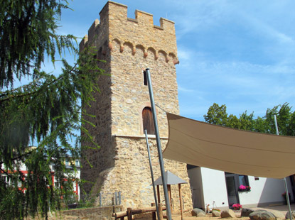 Roter Turm um 1300 erbaut war Teil der Stadtbefestigung von Bensheim