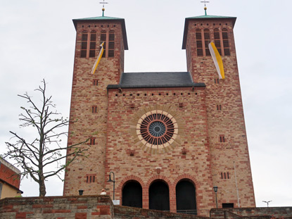 Westfassade der SWt. Georg-Kirche in Bensheim