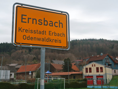 Wanderung auf dem 6-Tler-Weg) Bensheim-Walldrn: Ortsschild von Ernsbach 