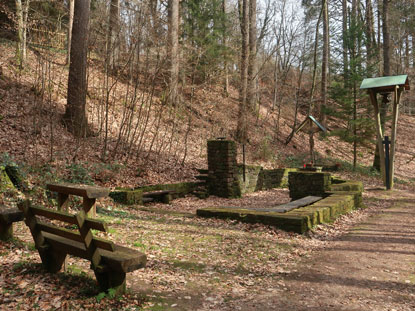 EineSttte im Beuderegrund, die von der ev. Kirche fr Waldgottedienste benutzt wird