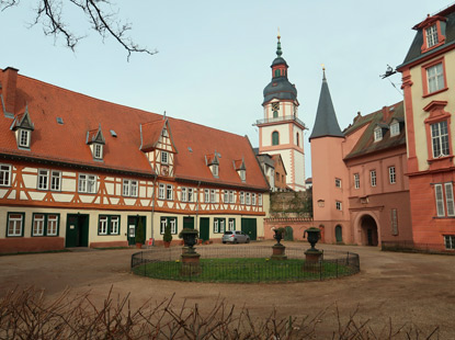 Im Schlosshof nefinden sich die eheamligen Stallungen von Schloss Erbach