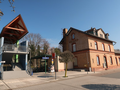 Start unserer Odenwald-Wanderung am Bahnhof von Ober-Ramstadt