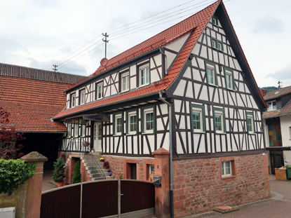 Fachwerkhaus am Marktplatz von Heiliigkreuzsteinach