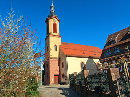 Ev. Kirche im Zentrum von Heiligkreuzsteinach