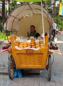 Verkauf von geräuchertem Käse (Oszczypek)