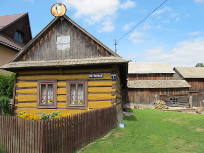 ZUips: Altes Zipser Haus in Dursztyn (Dornstein) aus der Wende vom 19. zum 20. Jahrhundert. 