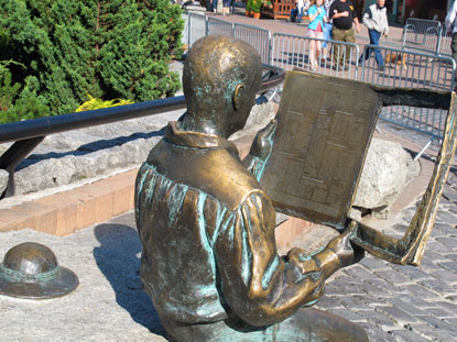 Zakopane: Denkmal fr einen Zeitungsleser im Zentrum von Zakopane.
