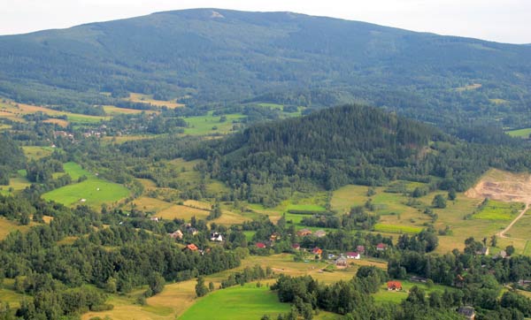 Blick vom Krzyżna Gra (Kreuzberg) ins Reich Rbezahls, zum Riesengebirge