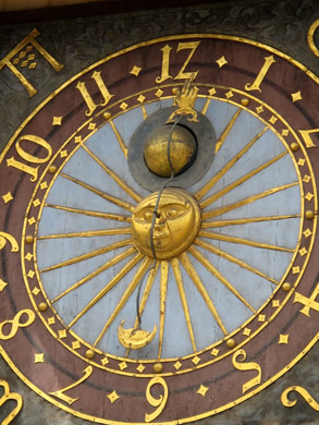 Diese astronomische Uhr an der Sdseite des Alten Rathauses von Breslau stammt aus dem Jahre 1580 und zeigt nur die Stunden.