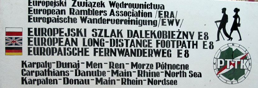 An der ukrainischen Grenze im Weiler Wołosate  beginnt/endet der europische Fernwanderweg E8