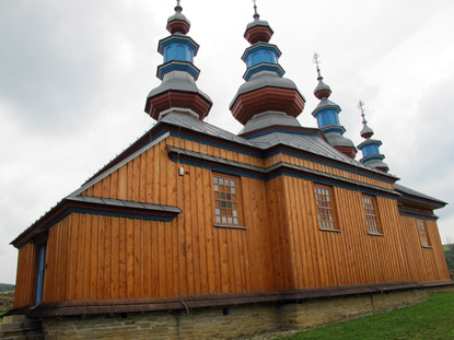 Die ehemals griechische-katholische Pfarrkirche in Komańcza wurde durch einen Brand  zerstrt. Der Wiederaufbau war 2012 noch nicht abgeschlossen.