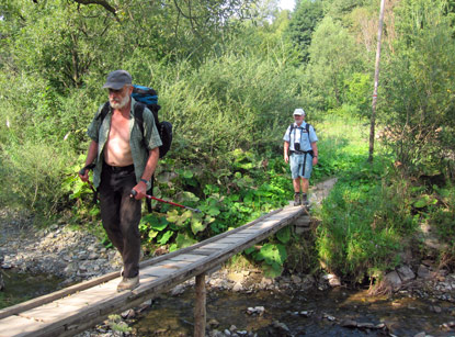 ber die Brcke des Flusses Regetwka erreichten wir den kleinen Ort Niżny Regietw