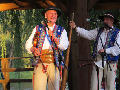 Goralenmusiker am Rynek (Marktplatz) von Krościenko nad Dunajcem Dunajetz