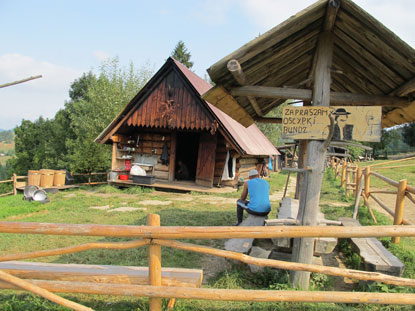 In der Sennhtte ist man dabei, gerucherten Kse (Osczypek) herzustellen