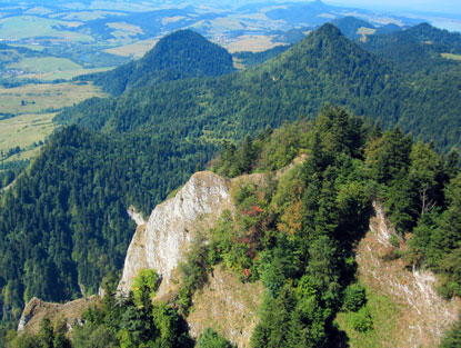 Der westliche Berggipfel des Kronenbergs liegt unter uns.