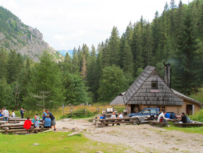 Am Ende des Dolina Strążyska Tals (Strążyska Polana), ist eine kleine bewirtschaftete Htte.