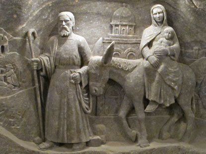 Die Atemluft der ber 1 Mio. Besucher zersetzt die Salzkristalle und zerstrte damit  die Skulpturen 