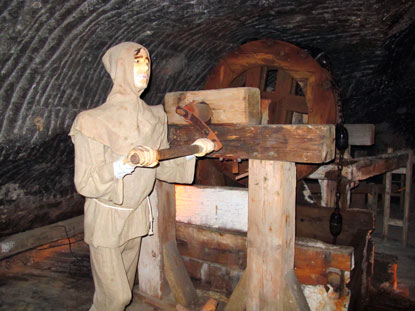 In den Kammern und Gngen wird der Salzabbau in den vergangenen Jahrhunderten dargestellt.