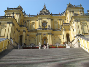 Die 33 Stufen  symbolisieren die Lebensjahre von Jesus, fhren zur Basilika