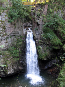Der Wodospad Wilcaki (Wlfel-Wasserfall) im Ort  Międzygrze (Wlfelsgrund) 