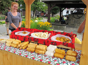 Oszczypek-Stand (gerucherter Schafskse) am Marktplatz von Krościenko nad Dunajcem