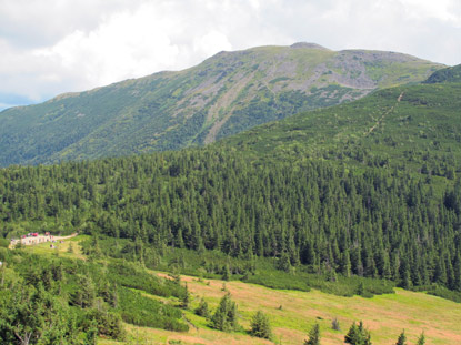 Blick vom Mała Babia Gra (Kleiner Altweiberberg) auf Babia Gra mit seiner Teufelspitze