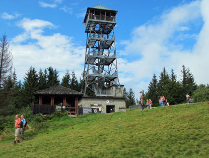 Der Aussichtsturm auf dem Wielka Czantoria (Großer Czantory-Berg) befindet sich bereits auf tschechischem Gebiet