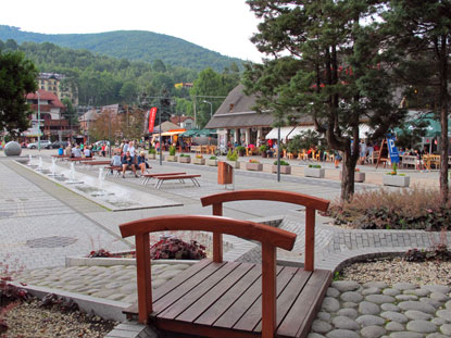 Hauptplatz vom Wintersportort Szczyrk (Schirk) in den Schlesischen Beskiden