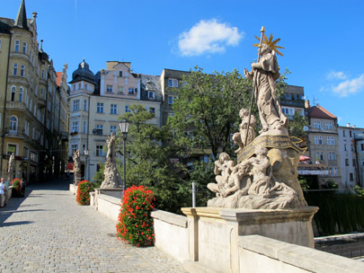 Die Brcke des heiligen Jan in Kłodzko (Glatz). Sechs Figuren schmcken die Brcke