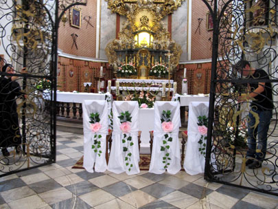 Im Inneren der Wallfahrtskirche "Mari Heimsuchung" in Wartha. 