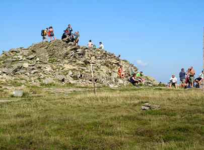 Die berreste  des Kaiser-Wilhelm-Turms (er wurde 1973 wegen Baumngeln gesprengt)  markierte die hchste Erhebung