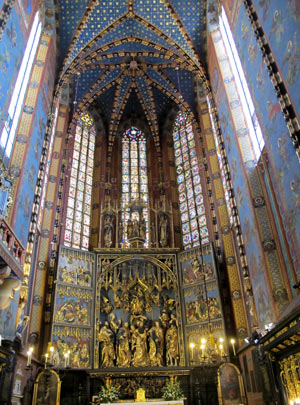 Blick auf den Hochaltar der Marienkirche von Krakau. Insgesamt 12 Jahre schnitzte der Nrnberger Veit Sto an diesem  europischen Meisterwerk.