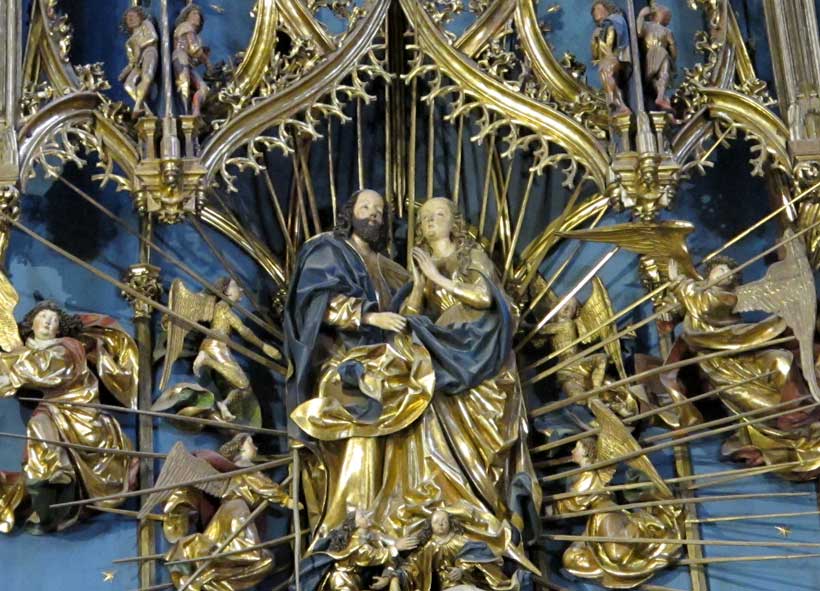 ber der Darstellung "Mari Entschlafung" ist die Himmelfahrt von Maria dargestellt. Jesus begleitet seine Mutter in den Himmel. Mehrere Engel tragen die Beiden nach oben.