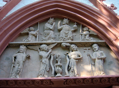 Rheinsteig: Schmuckstck von Marienthal ist das Tympanon (14. Jh.). Es zeigt oben Christus und seine Mutter zwischen 2 Engeln.