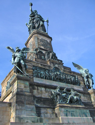 Niederwalddenkmal erbaut auf einer Anhhe bei Rdesheim. Gebaut nach dem Sieg im Frankreichfeldzug 1870/71.