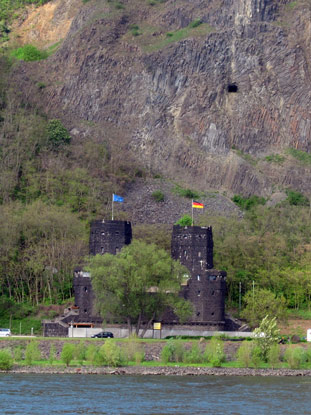 Der Brckenkopf in Erpel der im 2. Weltkrieg stark umkpften Ludendorff-Brcke