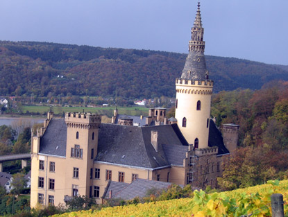 Bad Hnningen Das Wahrzeichen ist Schloss Arenfels mit seinen 365 Fenstern und 12 Trmen
