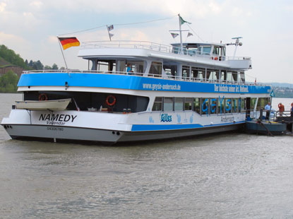 Rheinburgenweg: Mehrmals tglich fhrt die MS-Namedy von Andernach zum Geysir auf der Halbinsel Namedyer Werth