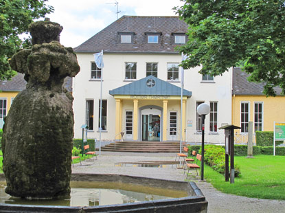 Rheinburgenweg: Bad Breisig am Rhein. Eingang zu den Rmer-Thermen