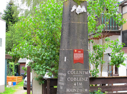 Wanderung Rheinburgenweg: Preuischer Meilenstein in Sinzig (1 Meile = 7,53 km)