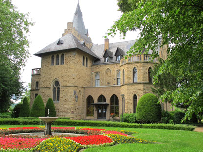 Wanderung Rheinburgenweg: Sinziger Schloss wurde auf den Grundmauern einer Wasserburg erbaut