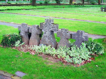 Wanderung auf dem Rheinburgenweg: Ehrenfriedhof bei Bad Bodendorf. Die meisten Opfer stammten aus dem Gefangenlager "Goldene Meile"