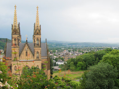 Blick auf Remagen von der Statue des heiligen Franziskus oberhalb der Apollinariskirche 