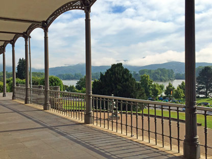 Empore Bahnhof Rolandseck - Blick auf den Rhein