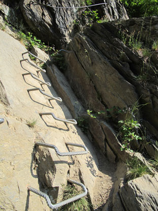 Wandern am Rhein: Der Oelsbergsteig, ein Wanderweg mit alpinem Charakter .... 