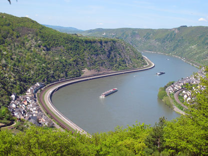 Unterwegs auf dem Rheinburgenweg: Vor uns liegt Hirzenach, ein Ortsteil von Boppard