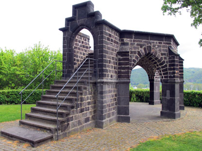 Wanderung auf dem Rheinburgenweg: Knigsstuhl in Rhens