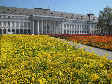 Das Kurfrstliche Schloss in Koblenz zhlt seit 2002 zu dem UNESCO Welterbe Oberes Mittelrheintal.