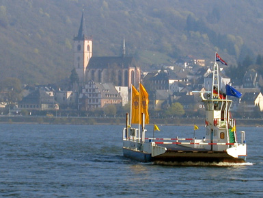 Blick von der gegenberliegenden Rheinseite auf 